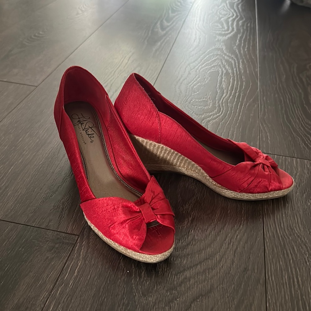 Red wedges